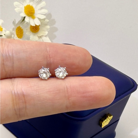 moissanite Screw backs stud earrings-0.5 & 0.5 short post 6mm-EM017-0.5ct-6mm - Picture 4 of 13